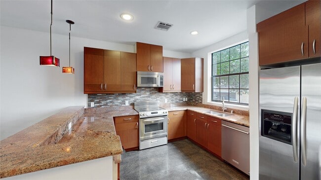 Building Photo - 310 S Jensen Dr Unit 6