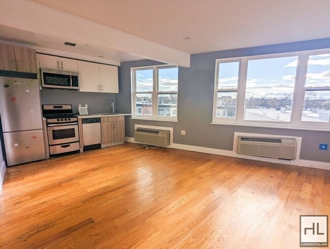 Photo - BROADWAY Unit #4B