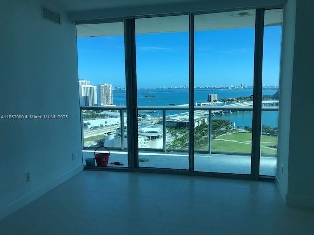 Photo - 888 Biscayne Blvd Unidad 2811