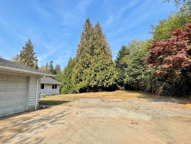 Photo - Large home on acreage!