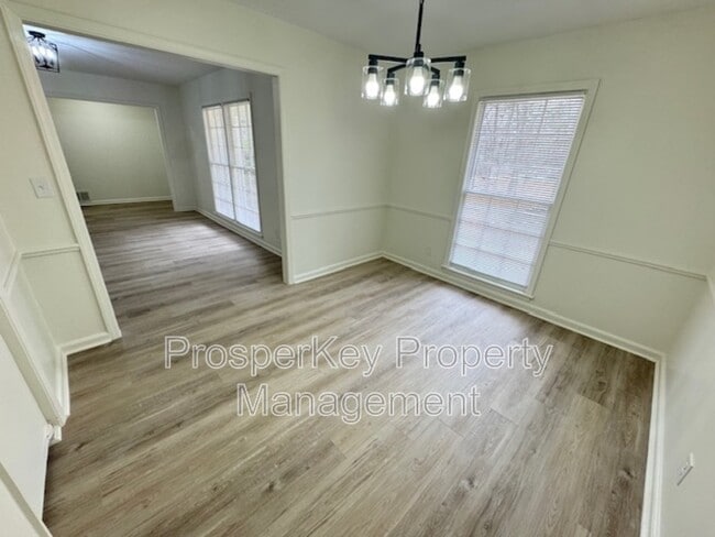 Photo - 3736 Winkfield Pl