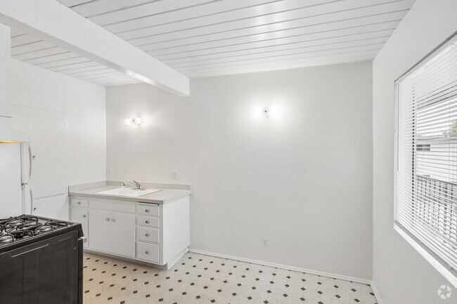 1BR, 1BA - 518SF - Dining Room