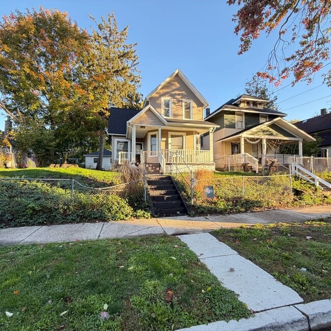 Photo - Large 3 bedroom home with a den!