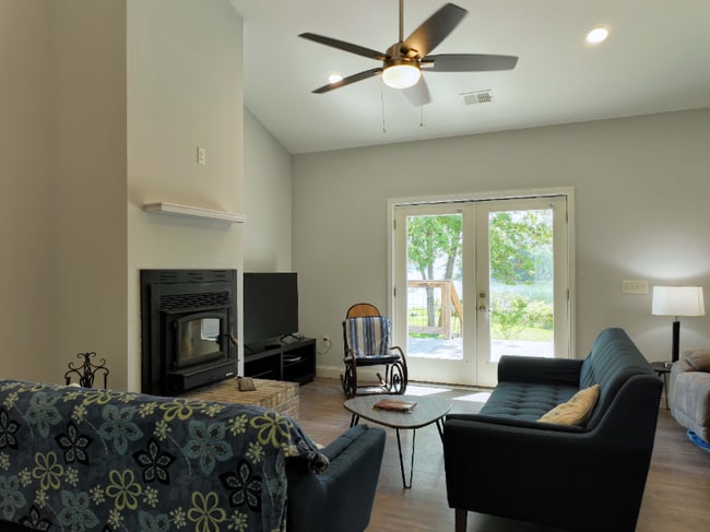 Photo - 425 Shamrock Ct