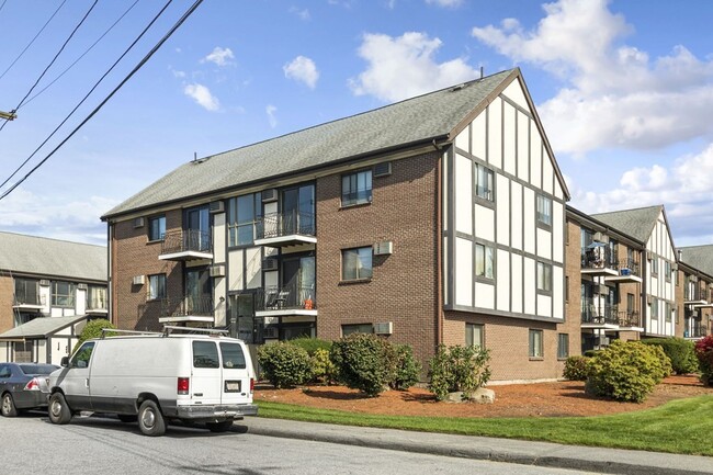 Building Photo - 59 Highland Glen Dr Unit 334