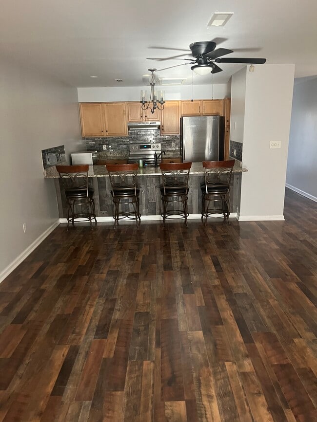 Photo - 2005 Locarno Dr