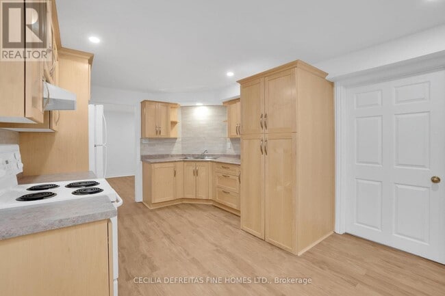 Photo - 40 Venetian Crescent