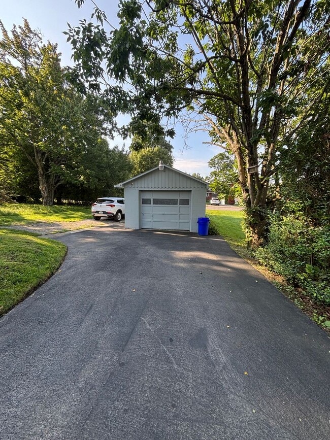 Photo - 130 E Northview Ave