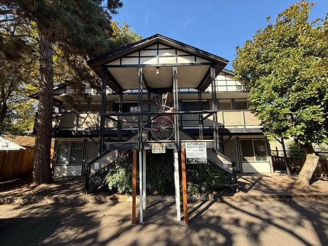 Building Photo - 851 W 5th Ave Rental