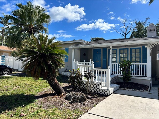 Photo - 1628 NE 4th Pl