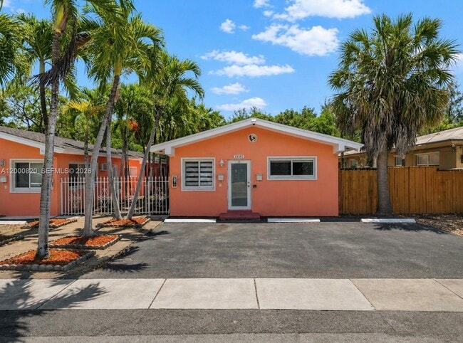 Building Photo - 13185 Emerald Dr Unit 2