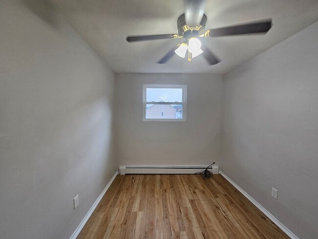 Photo - Newly Updated 3 bedroom 1 bath apartment i...