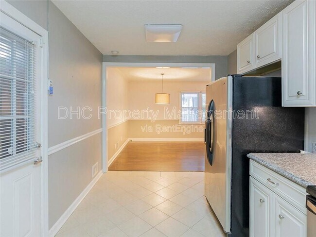 Photo - 161 Larose Cir SE