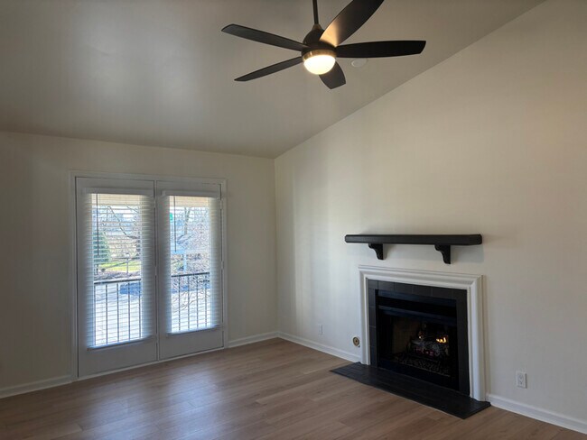 Photo - 232 Cottage Pl