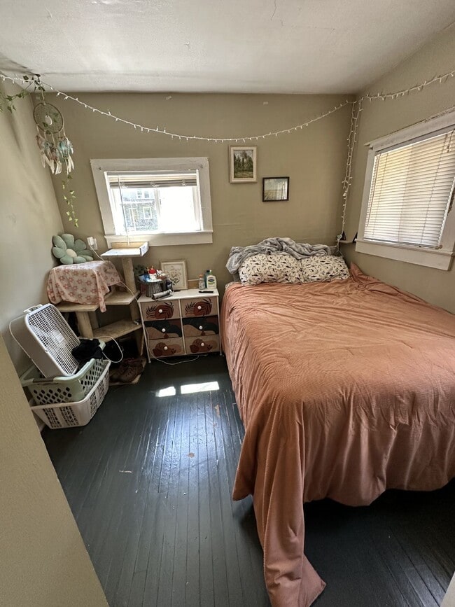 Photo - 1 Bed 1 Bath single family home near UWEC Available June 1st! Fenced in yard!