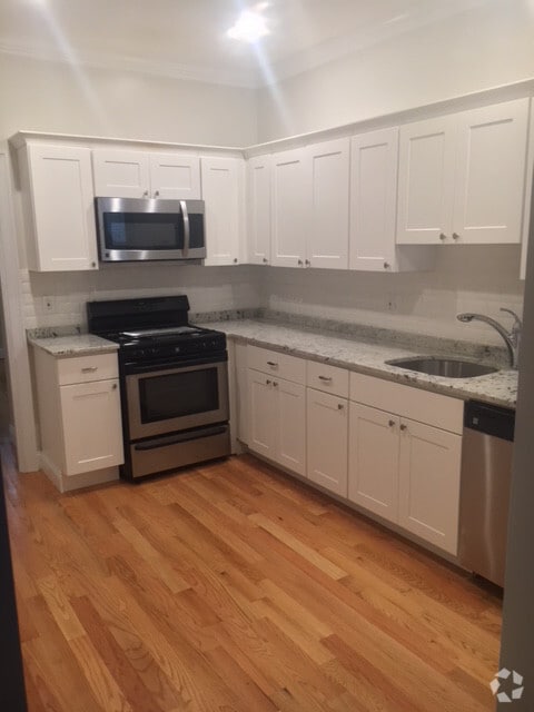 Building Photo - 194 Salem St Unit 3 Rental