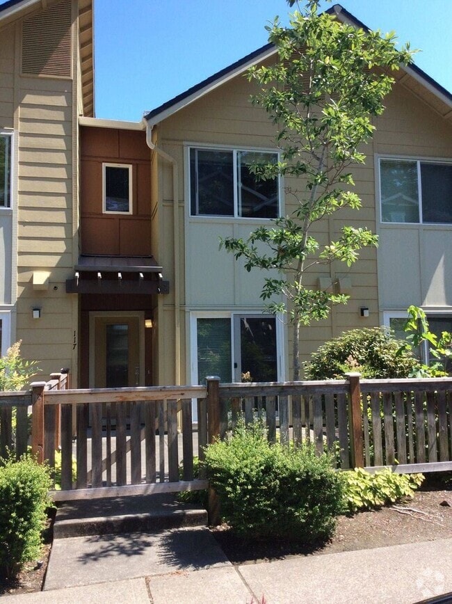 Building Photo - Lovely 2BR 1.75BA Issaquah Town Home, Perf...