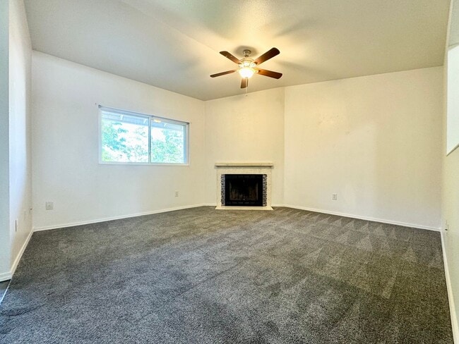 Building Photo - 6898 W Susan Ln Unit 201