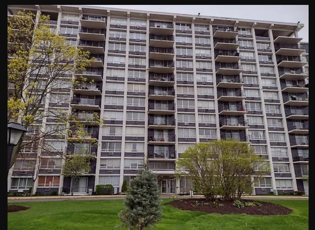 Building Photo - 8801 W Golf Rd Unit 3D