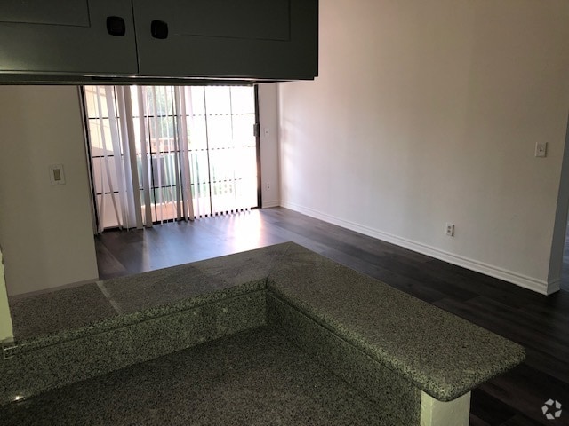 Building Photo - 1621 Venice Blvd Unit 107 Rental