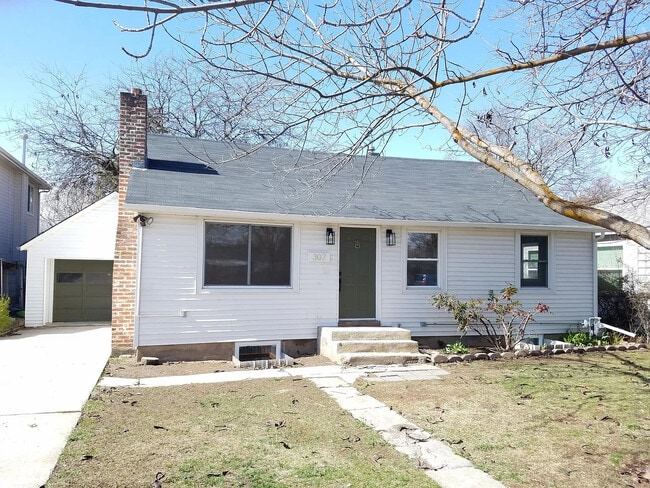Building Photo - 307 S Cleveland St Unit A Rental