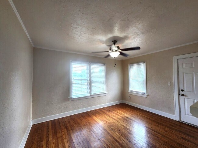 Photo - 1403 N Miller Blvd Unit 2705 NW 13th St-Garage Apt