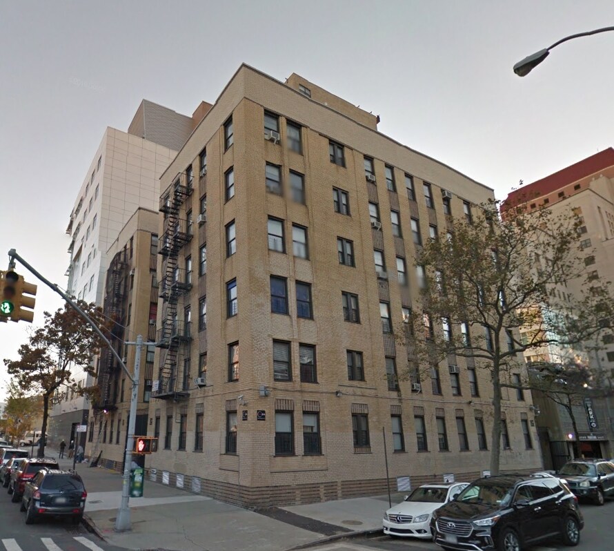 Photo - 1665 Morris Ave