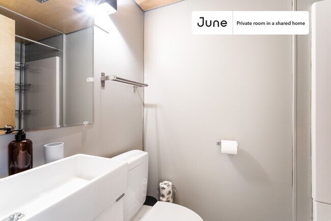 Photo - Room in Shared 6 bed/6 bath home Unidad C