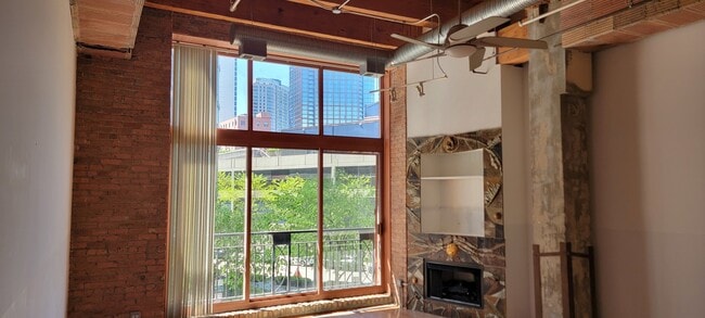 Photo - 360 W Illinois St Unit 205
