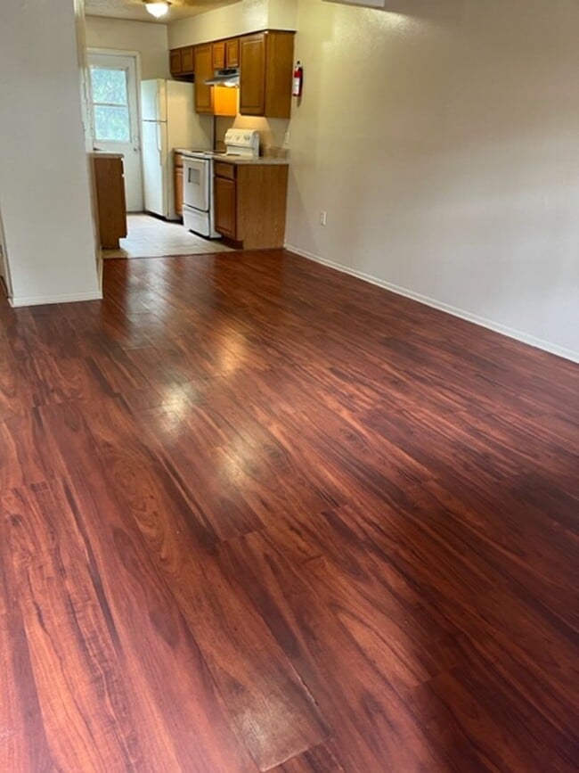 Photo - 2 Bdrm 1 Bath Apartment in Bradenton, FL Unit 710