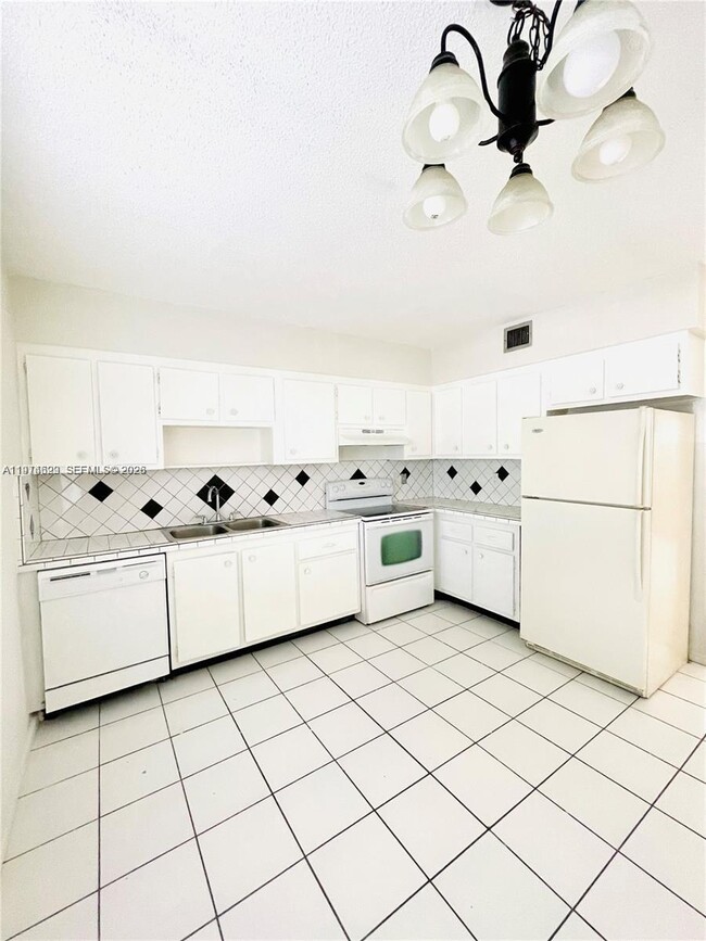 Photo - 400 SE 31st St Unit 1