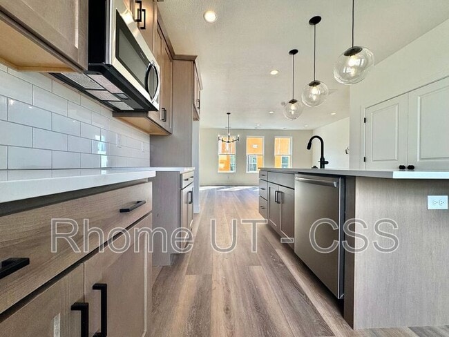 Photo - 800 W State St