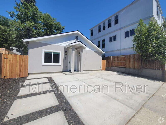 Building Photo - 1221 Uptown Alley Rental