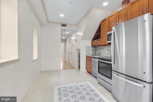 Building Photo - 2528 E Allegheny Ave Unit 2ND FL Rental