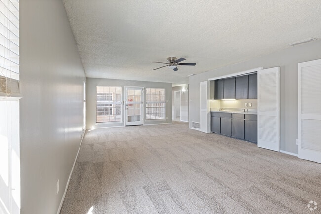 3BD, 2BA - 1,890SF - Living Room