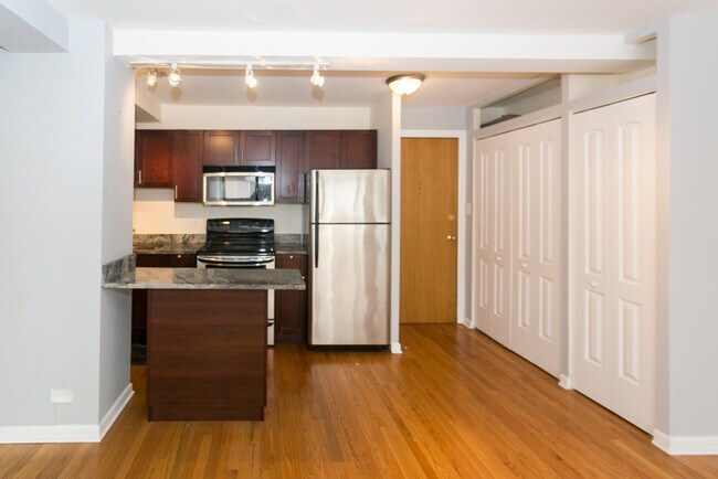 Photo - 4180 N Marine Dr Unit 403