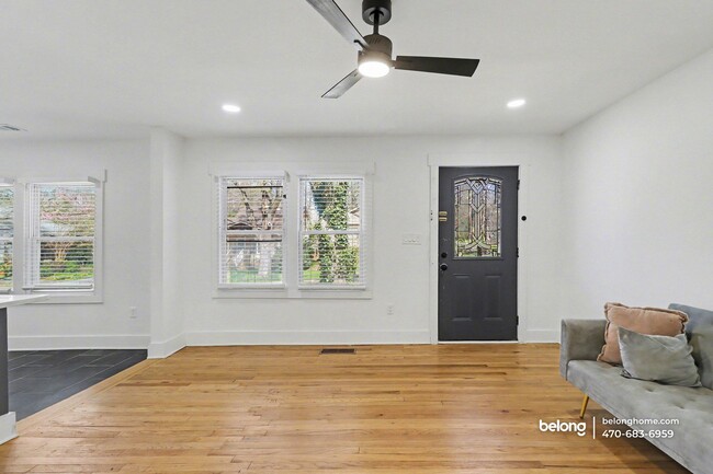 Photo - 1866 Thompson Ave