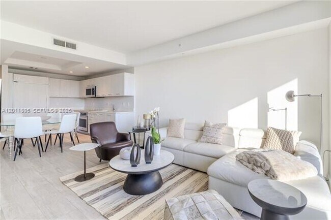 Photo - 55 SW 9th St Unidad 55 SW 9th St # 3404