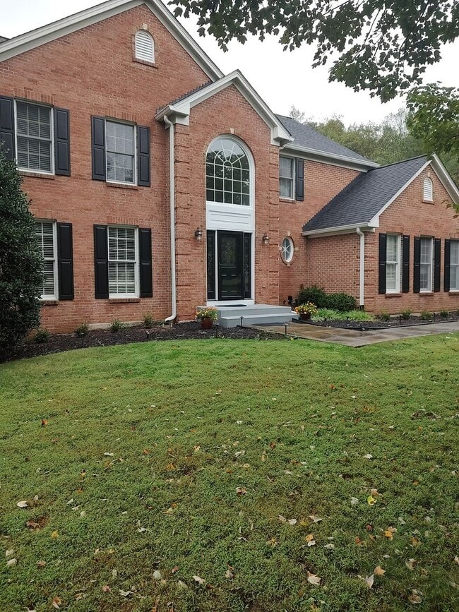 Building Photo - Full, Walk-out, Basement Apartment for Rent