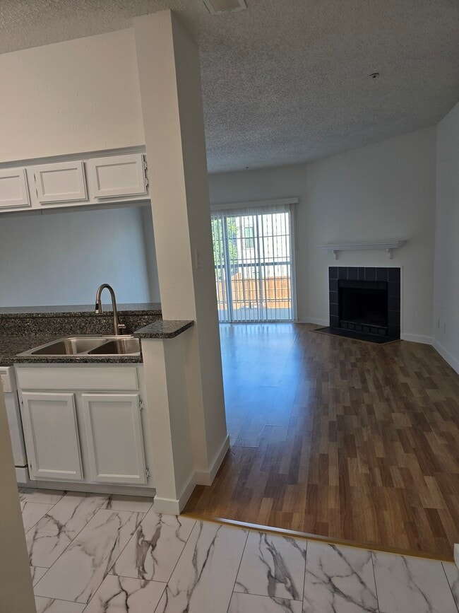 Building Photo - 3701 Cedarplaza Ln Unit 202 Rental
