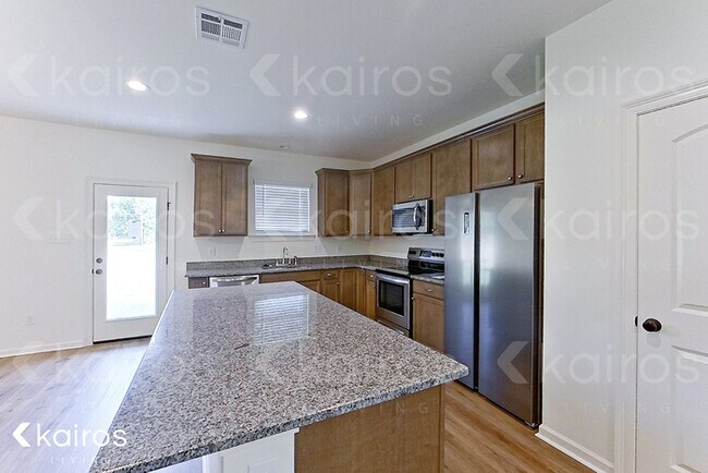 Photo - 100 Teddy Ln