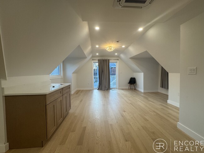 Building Photo - 12 Sewall Ave Unit 3