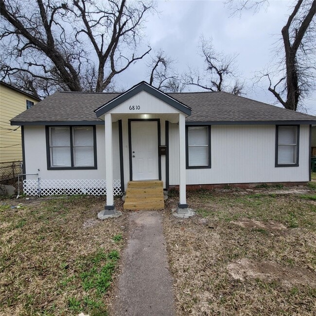 Photo - 6810 Bleker St