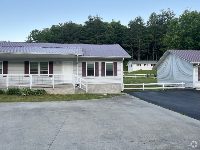 Building Photo - 1218 Hyatt Creek Rd Rental