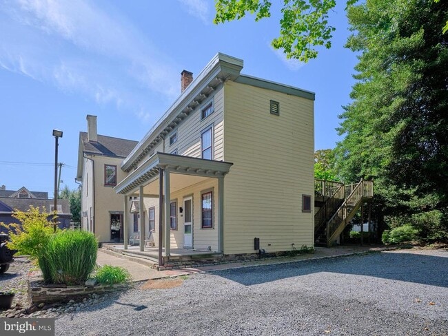 Building Photo - 14 W Bridge St Rental
