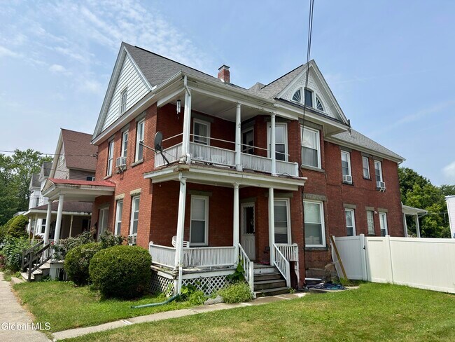 Photo - 606 Broadway Unit 1