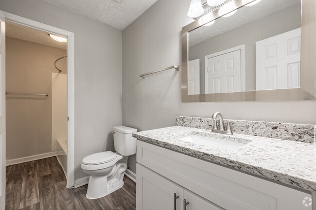 2BR, 1.5BA - 1300SF