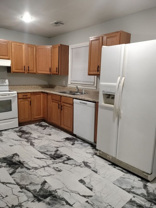 Photo - 3 Bedroom 1 bath on the East Side