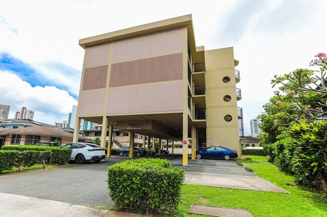 Building Photo - Moiliili/University - Date St - 1 Bdrm/1 Bath/1 Prkg - $1,600 Unit 205