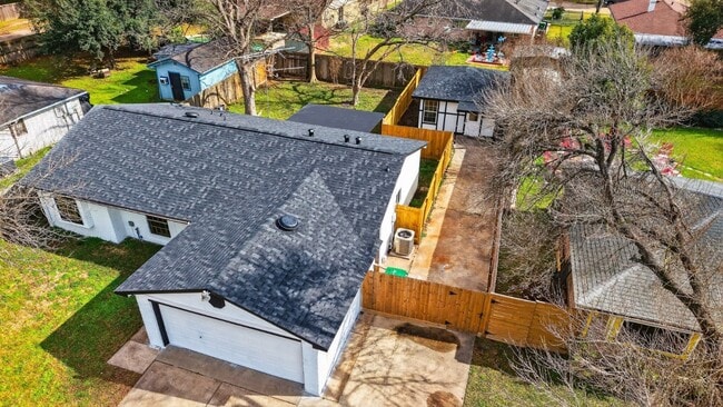 Building Photo - 1307 Saddle Rock Dr